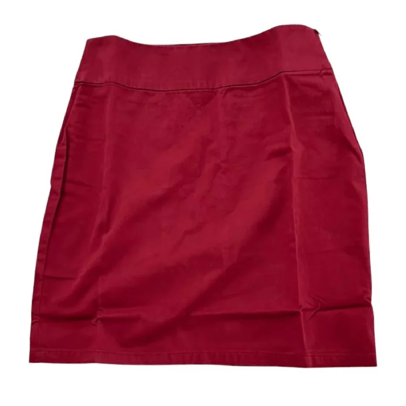 Women's Athletic Skirt In Burgundy pencil skirt chic